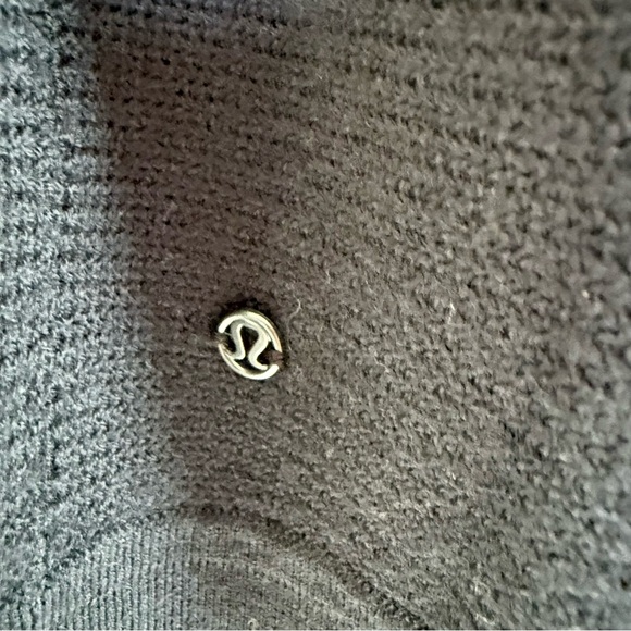 Lululemon women cardigan size 6 US - Picture 3 of 3
